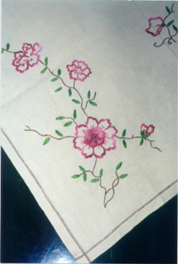 vintage 1940s hand embroidered table cloth
