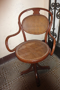 19th Italian barber's chair