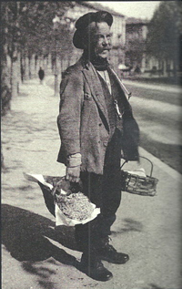 Italian vendor 1920
